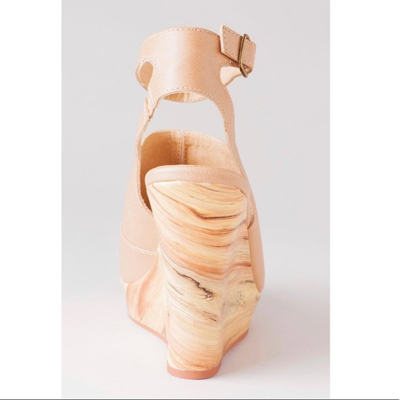 Perfect 10 Peep Toe Towering Platform Wedge Sandal - Picture 5 of 5